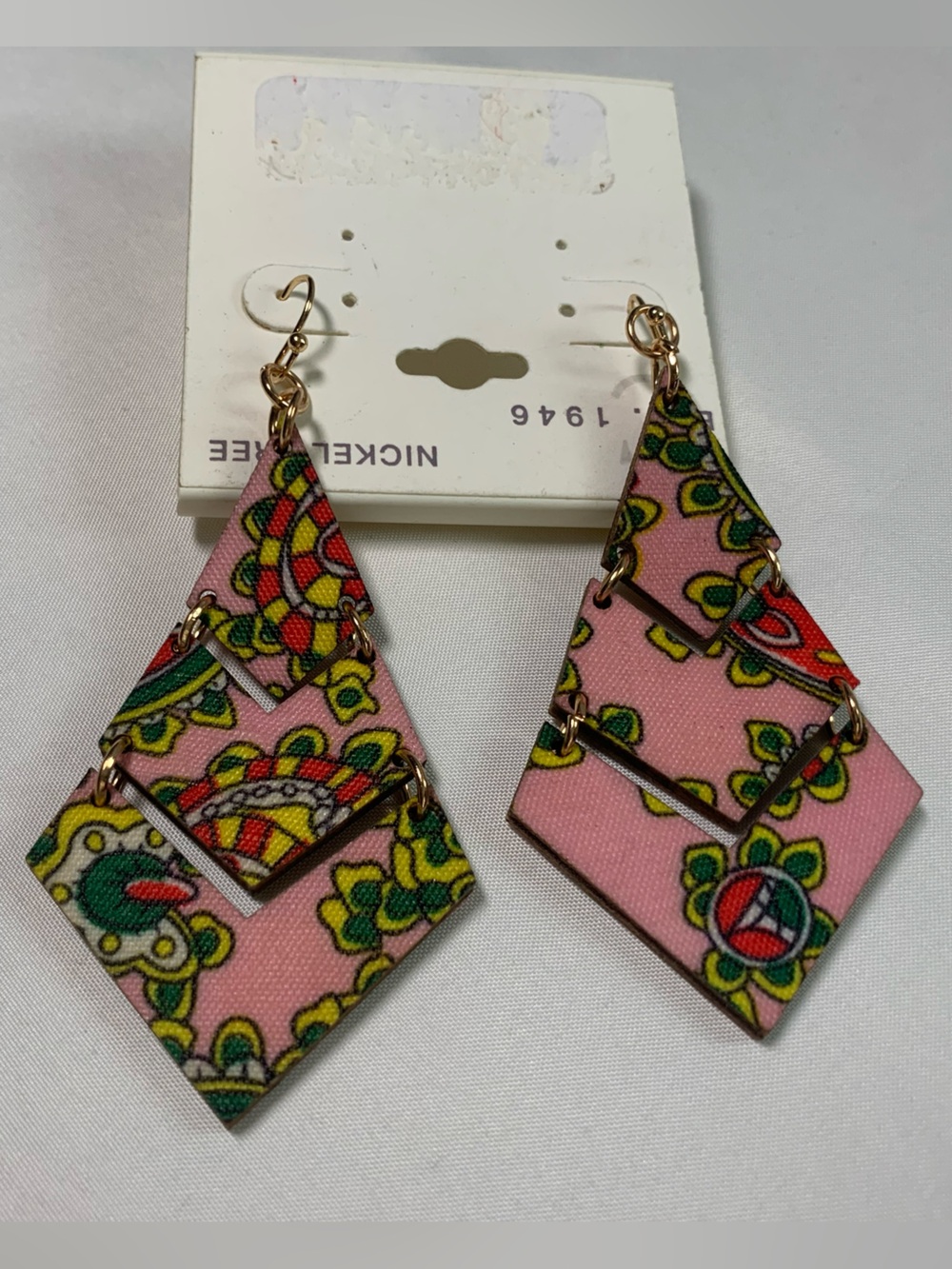 Chico’s c1946 Pink Paisley Chevron Dangle Drop Earrings Gold Tone NWT - Picture 4 of 4